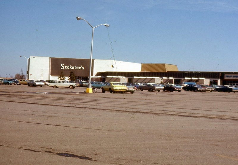 Eastbrook Mall (Centerpointe Mall) - From Matt Mccarty (newer photo)